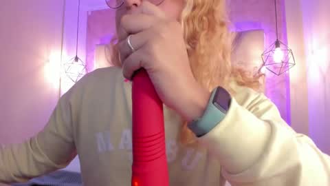 Snapshot of amalia_rosse_ chatting on February 24, 5:33 am Amalia Im Back See you soon this January 7 at 10 pm Colombia time online show from February 24, 5:33 am