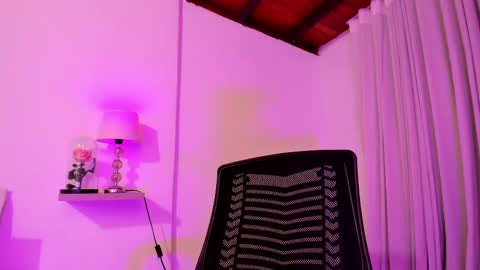 Luisa online show from March 6, 1:05 am