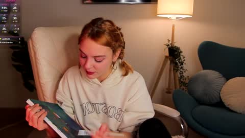 Amanda  fox online show from February 8, 4:36 pm