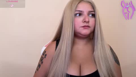 Snapshot of amandhaaa chatting on February 21, 7:10 pm Amandha online show from February 21, 7:10 pm
