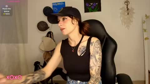 Amara Fey online show from May 5, 1:12 am