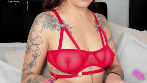 Snapshot of amara_vause chatting on February 6, 11:37 pm - A M A R A - online show from February 6, 11:37 pm