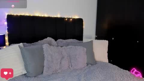 Snapshot of amara_vause chatting on October 18, 3:11 am - A M A R A - online show from October 18, 3:11 am
