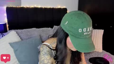 Snapshot of amara_vause chatting on October 15, 11:38 pm - A M A R A - online show from October 15, 11:38 pm