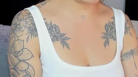 Snapshot of amara_vause chatting on October 6, 10:38 pm - A M A R A - online show from October 6, 10:38 pm