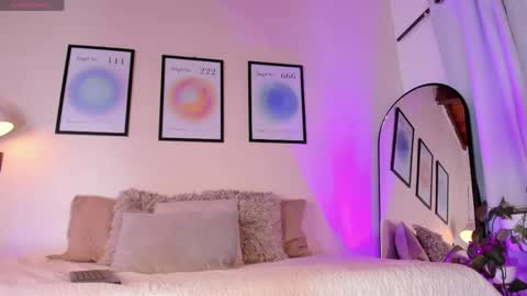    online show from April 10, 8:02 pm