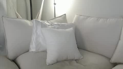 amaya_floress online show from October 9, 4:18 am