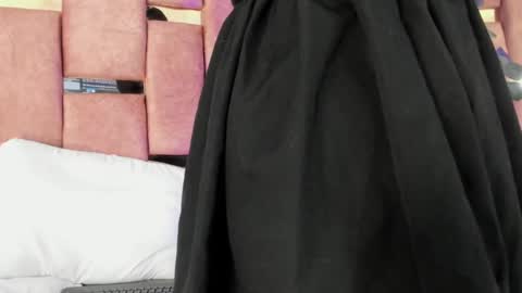 Snapshot of ambar_devon chatting on September 25, 7:10 pm online show from September 25, 7:10 pm