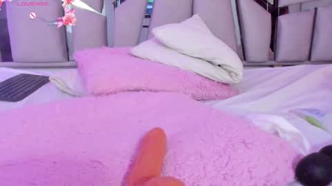 Snapshot of ambar_devon chatting on February 27, 1:19 am online show from February 27, 1:19 am