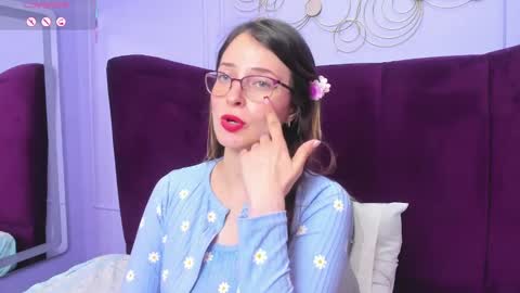 Snapshot of ambeerrwood_ chatting on March 5, 5:50 pm . Amber Wood . online show from March 5, 5:50 pm