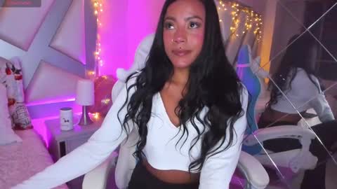 Snapshot of amber_villalobos chatting on February 12, 3:51 am Tell me Amber online show from February 12, 3:51 am