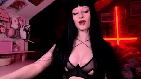 DEMONESS AMBER 666 online show from June 9, 4:23 am