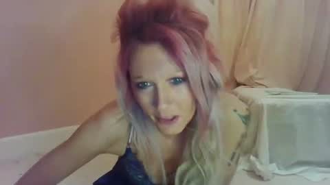 Kaligirll online show from May 1, 5:45 am