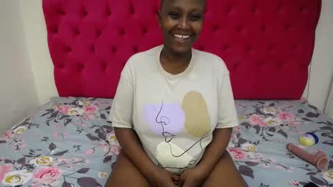 Snapshot of amberdiamondmmm chatting on October 15, 7:10 am amberdiamondmmm online show from October 15, 7:10 am