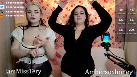Snapshot of amberxoxhoney chatting on February 14, 9:43 pm Amber Honey online show from February 14, 9:43 pm