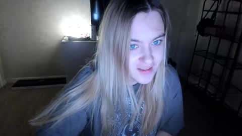 Snapshot of ambrosia__ chatting on October 2, 12:26 pm ambrosia__ online show from October 2, 12:26 pm