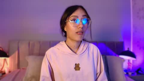 Snapshot of ameliaa_moon_ chatting on October 16, 1:00 pm lia online show from October 16, 1:00 pm