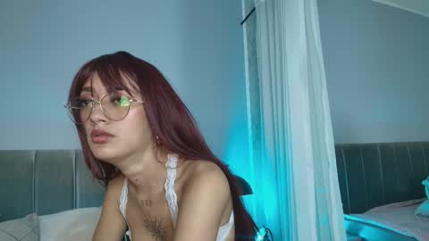 Snapshot of ameliaa_moon_ chatting on October 4, 12:47 pm lia online show from October 4, 12:47 pm