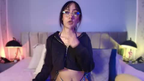 Snapshot of ameliaa_moon_ chatting on October 20, 8:03 pm lia online show from October 20, 8:03 pm