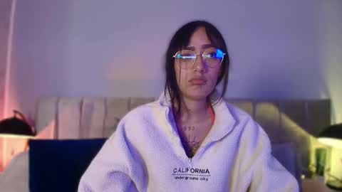 Snapshot of ameliaa_moon_ chatting on October 18, 1:15 pm lia online show from October 18, 1:15 pm