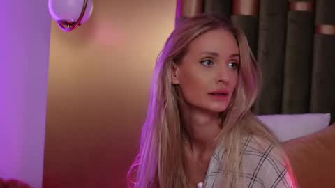 Amelia online show from September 11, 6:31 pm