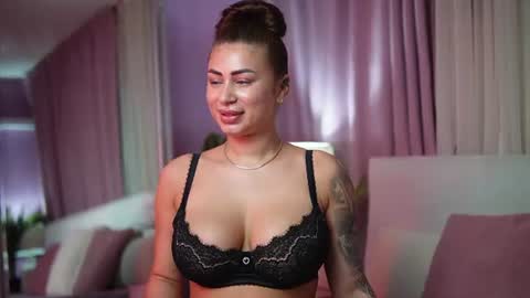  Amelia  online show from June 23, 6:47 pm