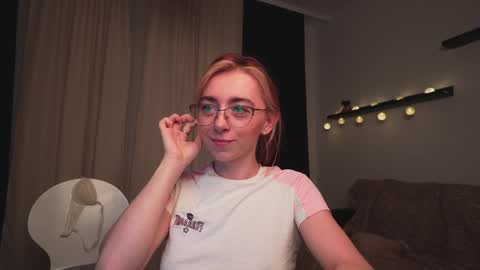 Snapshot of ameliamber0 chatting on December 16, 4:49 pm Amelia online show from December 16, 4:49 pm