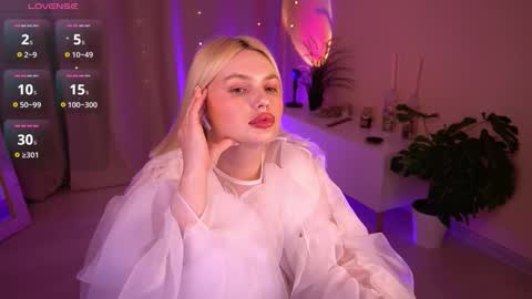  Amelia  online show from February 5, 7:01 am