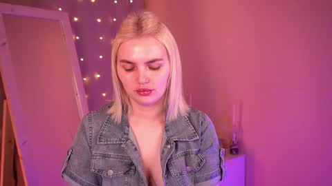  Amelia  online show from April 15, 5:00 am