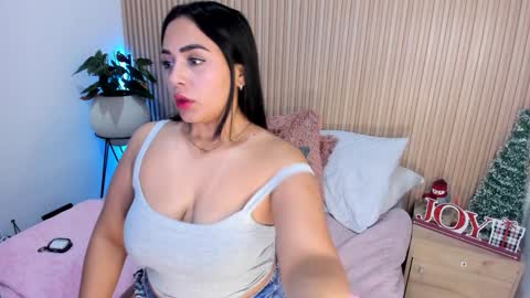 Snapshot of amelie_x chatting on December 20, 4:36 pm Amelie online show from December 20, 4:36 pm