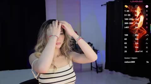 Snapshot of amelieaxie chatting on September 22, 3:21 am Isabella online show from September 22, 3:21 am