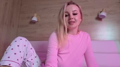 Amelija Rouz online show from December 3, 7:14 pm