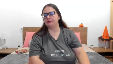 Amira Vyxen online show from November 25, 1:48 am