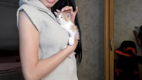 Ami online show from April 6, 2:51 pm