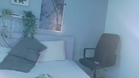 A M M Y  online show from February 9, 2:10 pm