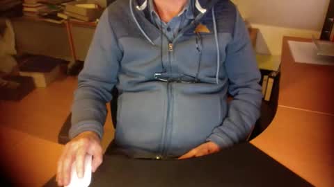 Snapshot of amor2200 chatting on October 28, 7:59 pm Amor2200 online show from October 28, 7:59 pm