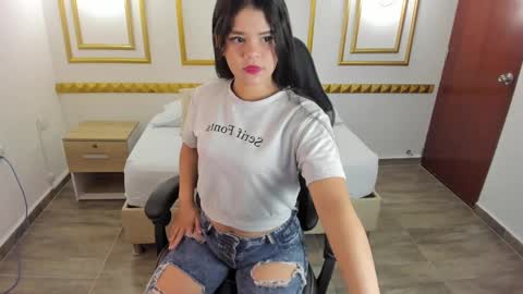 Snapshot of amor_smith_ chatting on February 13, 2:23 am Tefy online show from February 13, 2:23 am