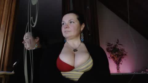 Snapshot of amorelara chatting on February 17, 4:28 pm amorelara online show from February 17, 4:28 pm