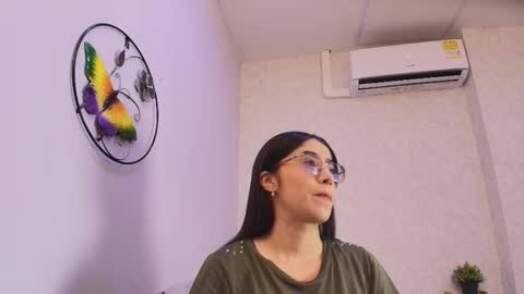 amy__wats0n online show from February 9, 7:05 pm