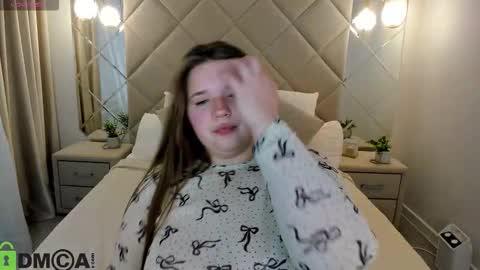 Snapshot of amy__wood chatting on October 6, 8:54 am AmyGMT 2 Mon-Sun 0300am-0900am online show from October 6, 8:54 am