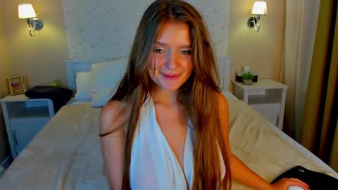 Snapshot of amy__wood chatting on December 19, 3:29 am AmyGMT 2 Mon-Sun 0300am-0900am online show from December 19, 3:29 am