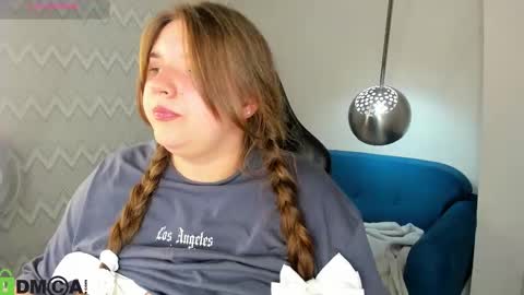 Snapshot of amy__wood chatting on September 18, 10:52 am AmyGMT 2 Mon-Sun 0300am-0900am online show from September 18, 10:52 am