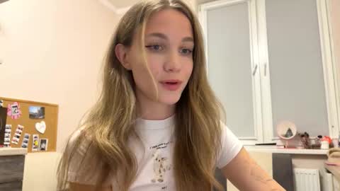 Snapshot of amy_meoww chatting on October 24, 5:14 pm amy_meoww online show from October 24, 5:14 pm