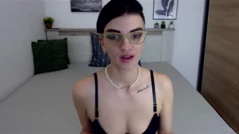 Snapshot of amylexy chatting on December 6, 3:06 pm Hi there guys  My pleasure in your hands  pvt is open online show from December 6, 3:06 pm