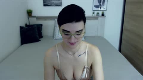 Snapshot of amylexy chatting on January 14, 8:31 am Hi there guys  My pleasure in your hands  pvt is open online show from January 14, 8:31 am