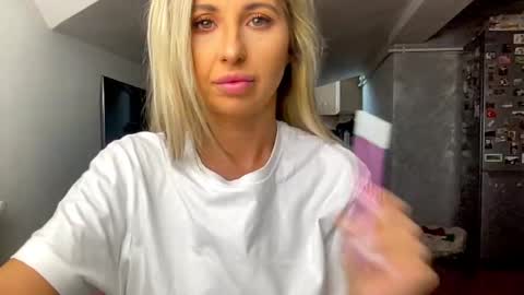 amyroberta92 online show from December 15, 7:37 am