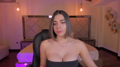 Snapshot of amywalker_ chatting on February 16, 10:32 am AMY WALKER online show from February 16, 10:32 am