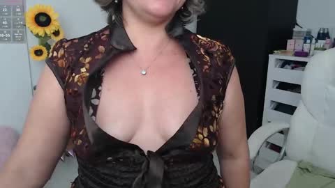 Snapshot of ana_hotmilfx chatting on December 22, 5:33 am ANA online show from December 22, 5:33 am