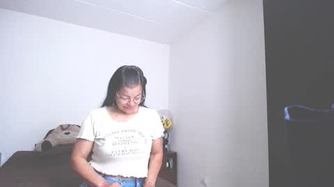 Snapshot of ana_mature_ chatting on October 2, 1:43 pm Ana online show from October 2, 1:43 pm