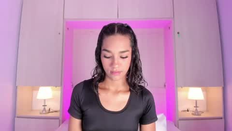 anaacollins_ online show from May 30, 12:25 pm